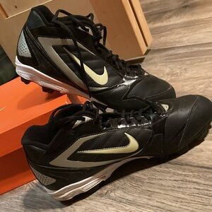 Nike Keystone 3/4 Wide Football Cleats